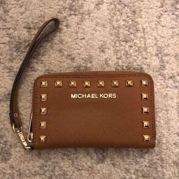 Michael Kors Selma Wristlet - Picture 1 of 4